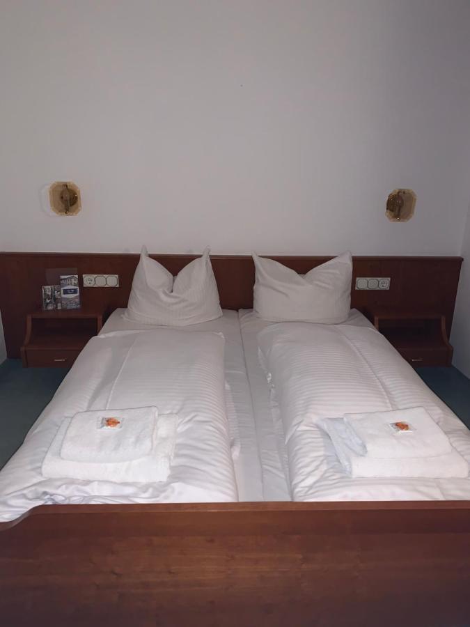 Hotel Hofgarten Bad Buchau Bagian luar foto