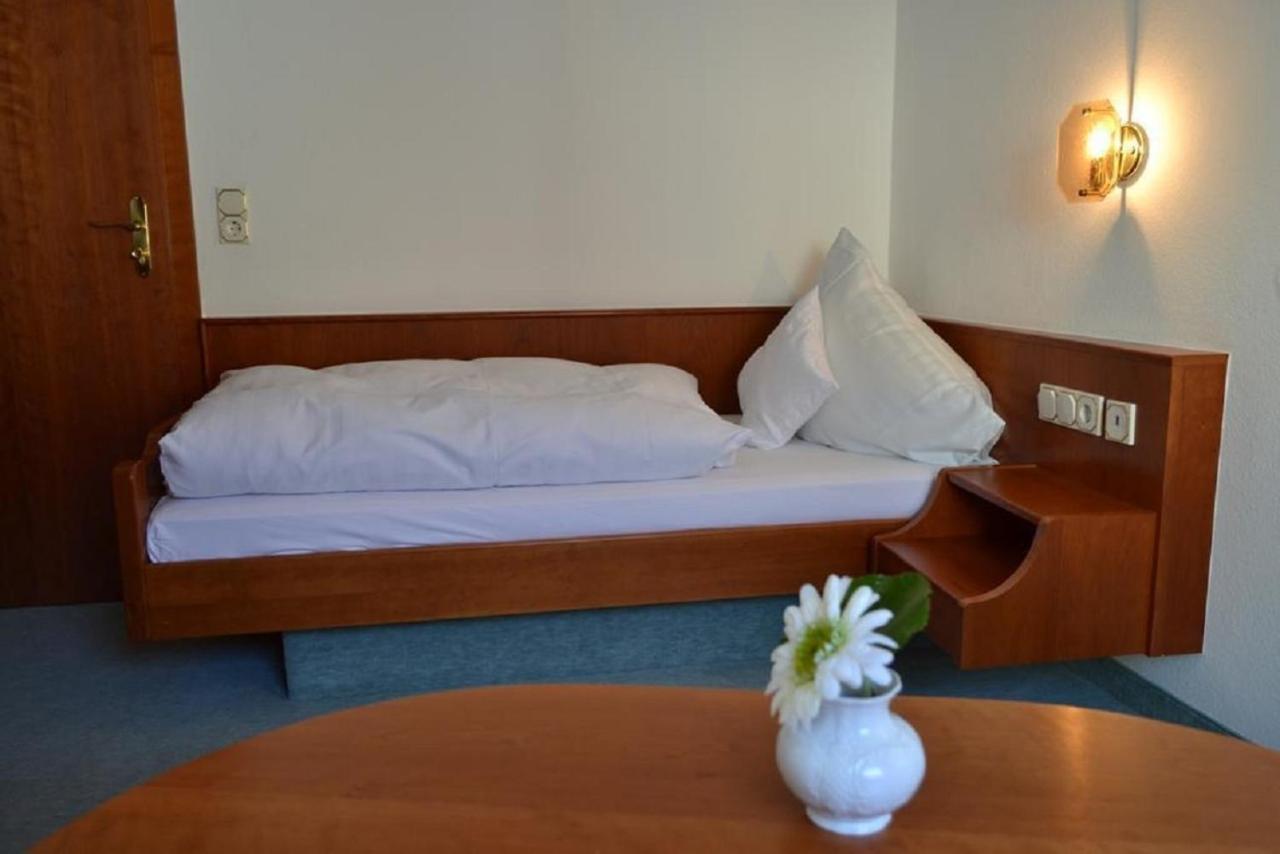 Hotel Hofgarten Bad Buchau Bagian luar foto