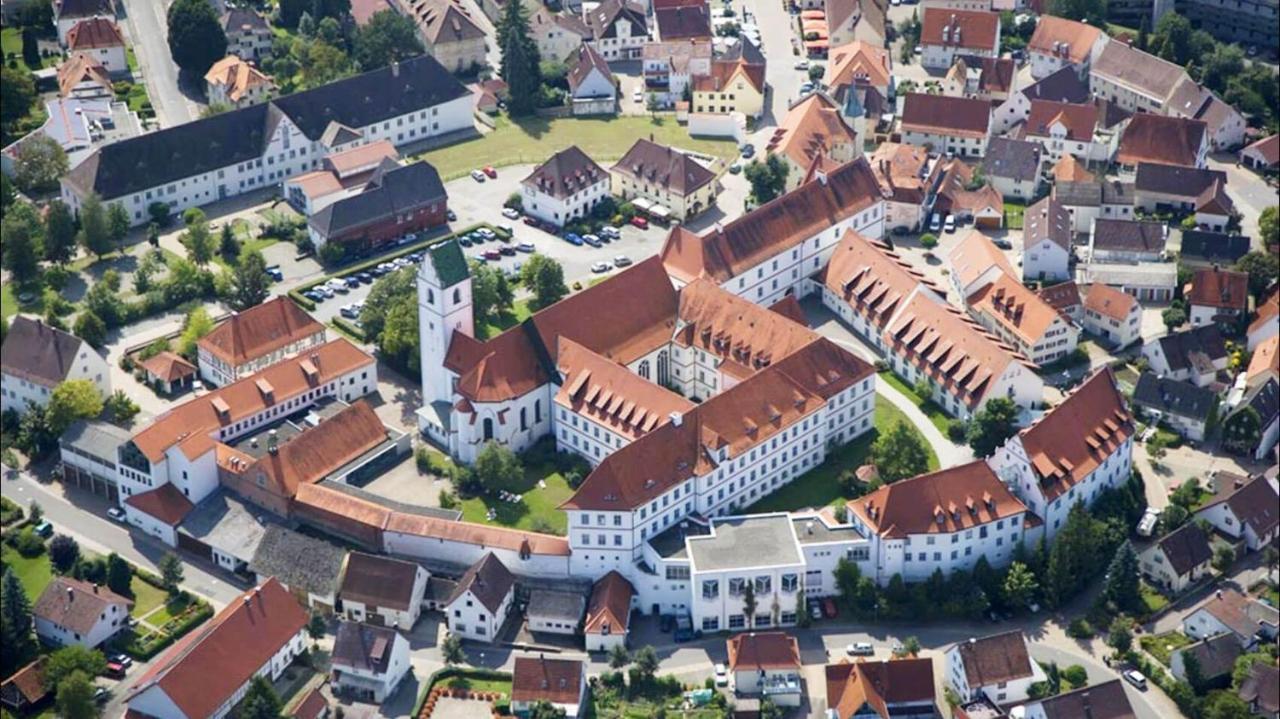 Hotel Hofgarten Bad Buchau Bagian luar foto